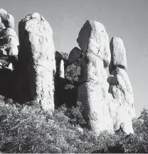  ?? Christophe­r Reynolds / Los Angeles Times ?? The isolation of Chiricahua National Monument in Arizona, known for its “standing up rocks,” keeps light pollution at bay.