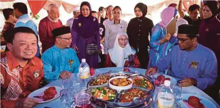  ?? [FOTO BERNAMA] ?? Dr Wan Azizah pada majlis sambutan Aidilfitri Harmoni 2018 di Kuala Lumpur, semalam.