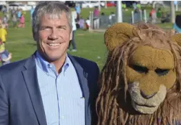  ?? Photo: Kjirstin Youngberg ?? Nephi Mayor Glade Nielson with Real Salt Lake’s Leo the Lion.