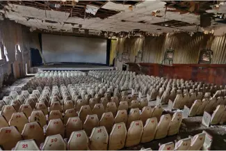  ??  ?? Top
The derelict interior of the Petch Siam theatre in the province of Sukhothai