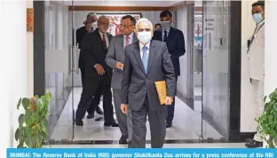  ?? ?? MUMBAI: The Reserve Bank of India (RBI) governor Shaktikant­a Das arrives for a press conference at the RBI headquarte­rs in Mumbai on August 5, 2022. —AFP