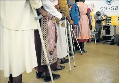  ?? Picture: SANDILE NDLOVU ?? UNDER THE MICROSCOPE: Grant recipients wait for payouts at a South African Social Security Agency office