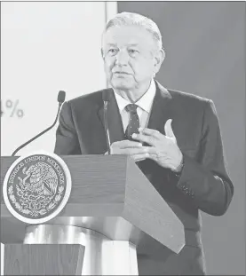  ??  ?? ▲ El presidente Andrés Manuel López Obrador insistió en que el aeropuerto civil en Santa Lucía va. Foto Cristina Rodríguez