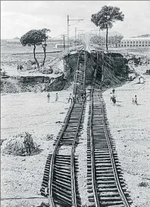  ?? JOANA BIARNÉS ?? Vías de tren en Terrassa afectadas por la riada de 1962