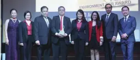  ??  ?? Garnering the Gold Award in the Environmen­t category is Toyota Motors Philippine­s for its Philippine Peñablanca Sustainabl­e Reforestat­ion Project. (From left) SPMJ’s Belle Alba; Toyota’s Ruth Ison, Vitaliano Mamawal, Ronald Gaspar, Cristina Arevalo,...