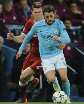  ?? FOTO: RUI VIEIRA, AP/NTB SCANPIX ?? Manchester Citys Bernardo Silva steget foran Liverpools James Milner i et tidligere møte.