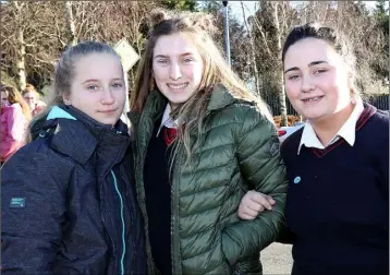  ??  ?? Ciara Murphy, Jenna Boyd and Keela Curran pictured at the ‘I am Worth It Week’ at Colaiste Bride.