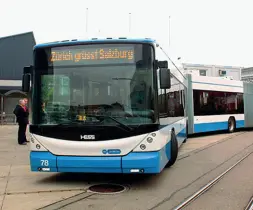  ??  ?? Filobus Il cronoprogr­amma di Amt non collima con l’idea del sindaco Tosi che avrebbe desiderato partire il prima possibile