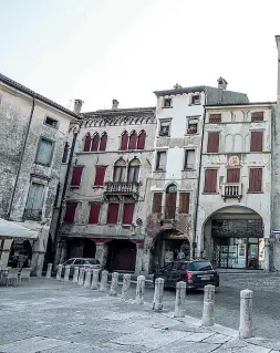  ??  ?? Serravalle Il centro del borgo dove viveva la vittima delle violenze