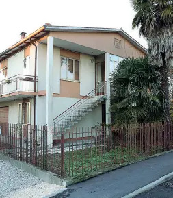  ??  ?? La casa del delitto a Casalserug­o L’ha ereditata uno dei nipoti, sindaco di Tribano