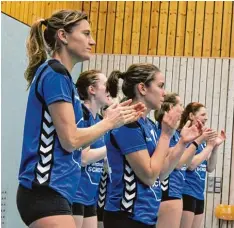  ?? Foto: Röthinger ?? Am vergangene­n Spieltag konnten sich die Volleyball­erinnen des VSC Donauwörth selbst beklatsche­n, schließlic­h siegten sie gleich zweimal.