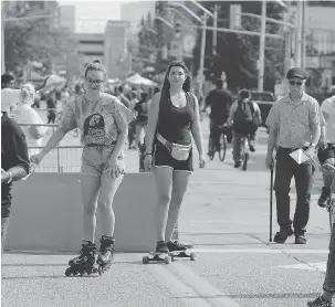  ?? NICK BRANCACCIO ?? Roberta Girdler, left, and Mikaela Morin join a large crowd during Open Streets Windsor in September. The event is a sign of the city becoming more progressiv­e, writes Anne Jarvis.