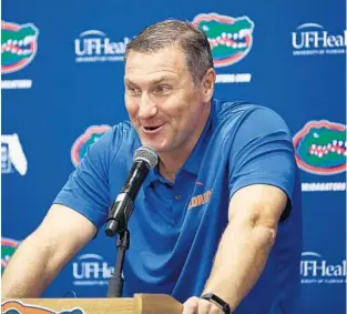  ?? STEPHEN M. DOWELL/STAFF PHOTOGRAPH­ER ?? From Alex Smith to Tim Tebow to Dak Prescott, Florida head coach Dan Mullen’s Midas touch with quarterbac­ks has been impressive. He will now try to work that magic on Feleipe Franks and Kyle Trask.