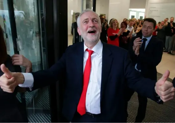  ?? (AFP/Getty) ?? Corbyn celebrates Labour’s better-than-expected showing in the 2017 election