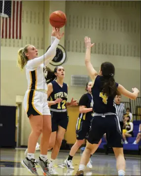  ?? AUSTIN HERTZOG - MEDIANEWS GROUP ?? Pope John Paul II’s Amelia Kennedy shoots a jumper Tuesday against Upper Perkiomen.