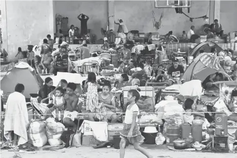  ?? MACKY LIM ?? COME AND GO. There are 97 families affected by the flooding last December 23, 2017 still taking shelter at the Juliville Gym in Tigatto, Davao City because areas are still flooded, while others lost their homes. Fearful of a repeat, several families...