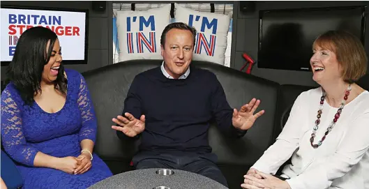  ??  ?? On the buses: David Cameron laughs with Isabella Queen bags founder Isabelle Ugochukwu and Labour’s Harriet Harman yesterday