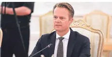  ?? FOTO: IMAGO IMAGES ?? Durch das Verhältnis mit einer Minderjähr­igen vor zwölf Jahren ist der dänische Außenminis­ter Jeppe Kofod belastet.