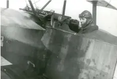  ??  ?? ■ Leutnant Robert Tüxen of Jasta 6 in the cockpit of his Dreidecker.