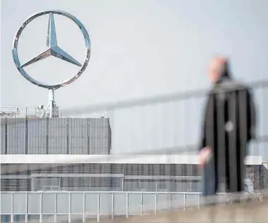  ?? Photo: AFP ?? Le constructe­ur automobile Daimler gagne 19,96 % sur la semaine.