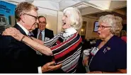  ?? DORAL CHENOWETH III / DISPATCH ?? Former Ohio State University president E. Gordon Gee shares a laugh with Mary Leavy (center) and Shirley Brooks-Jones at the Columbus Metropolit­an Club meeting Wednesday.