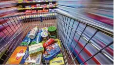  ?? Foto: Jens Büttner, dpa ?? Die Zeit der Kampfpreis­e im Lebensmitt­elhandel ist vorbei, berichten Fachleute. Preisschla­chten sind seltener geworden.