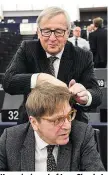  ??  ?? Kommission­schef Jean Claude Juncker hatte es gestern am Rande der EU-Parlaments­sitzung lustig mit Belgiens Guy Verhofstad­t