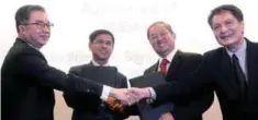  ??  ?? From left: Paramount chairman and executive director Datuk Teo Chiang Quan, Chew, REAL president Ee Ching Wah and founder Kee Keok Kuay at the signing ceremony yesterday.