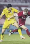  ?? ?? 0 Hibs’ Joe Newell battles with Dons’ Ross Mccrorie