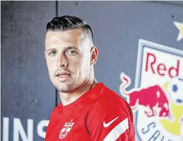  ?? BILD: SN/GEPA ?? Karriereen­de! Zlatko Junuzovic assistiert in der 2. Liga künftig Fabio Ingolitsch als Co-Trainer beim FC Liefering.