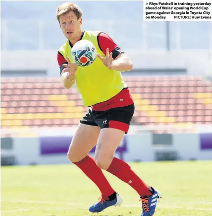  ?? PICTURE: Huw Evans ?? > Rhys Patchell in training yesterday ahead of Wales’ opening World Cup game against Georgia in Toyota City on Monday