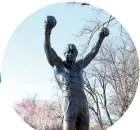  ??  ?? La statue de Rocky Balboa au pied du Philadelph­ia Museum of Art