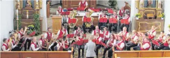  ?? FOTO: KARL MÄGERLE ?? Der Musikverei­n Rohrdorf nutzt die gute Akustik in der Kirche St. Peter und Paul.