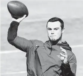  ?? DANIEL KUCIN JR./AP ?? Ravens backup quarterbac­k Trace McSorley warms up before a game against Washington in Landover on Sunday.