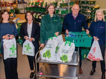  ?? ?? From left: Ashleigh Dickson of EDF Energy; Danielle Moffat of Belmont; Elaine Morrison of East Lothian Foodbank; and Phil O’brien and Sharon Thomson, of Forth Blinds, at the foodbank in Tranent. Image: Gordon Bell
