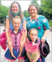  ?? SUSAN DEGRANE/DAILY SOUTHTOWN ?? Emma Kane, lower right, kids around for a photo-op that reunited her mother, Heather Kane, top right, with family friend Ginny Fowler and Fowler’s daughter, Charlotte.