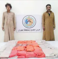  ??  ?? The smugglers arrested by border guards with 472.5 kg of Hashish bricks and 855 Captagon pills in Jazan and Najran.