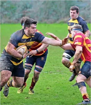  ?? ?? Avon’s Xander Davis bursts through against Oldfield Old Boys