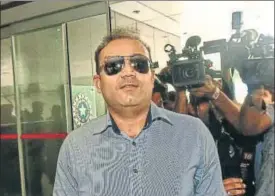  ?? KUNAL PATIL/HT PHOTO ?? Virender Sehwag arrives to be interviewe­d for the India cricket team coach’s post at the BCCI headquarte­rs in Mumbai on Monday.