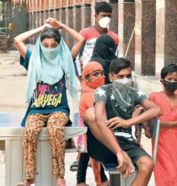  ??  ?? PEOPLE waiting for rapid antigen tests in Jahangirpu­ri in north Delhi on August 7.