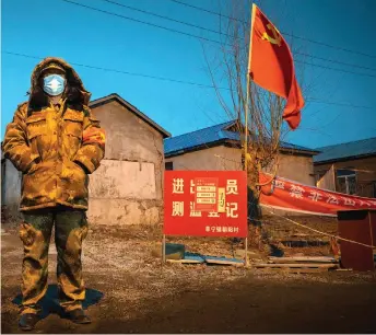  ?? — AFP photo ?? Aa staff member keeping watch at a checkpoint in the border city of Suifenhe, in China’s northeaste­rn Heilongjia­ng province.