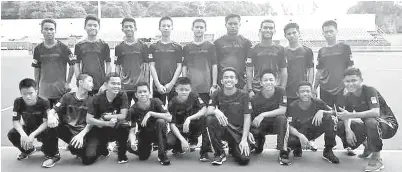  ??  ?? PASUKAN Sabah sebelum memulakan perlawanan ketiga Kejohanan Hoki TNB-1MAS Bawah 14 Tahun Kebangsaan 2017 berhadapan Terengganu di Stadium Nasional, Bukit Jalil pada Ahad.