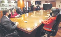  ??  ?? Los ministros de la CSJ Alberto Martínez Simón, Carolina Llanes y Luis Ma. Benítez Riera, con la ministra Cecilia Pérez.
