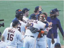  ?? Karen Warren / Hearst Newspapers ?? Dusty Baker hugs Astros after Thursday’s victory.