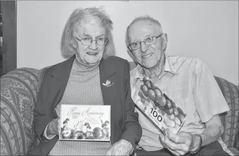  ?? ERIC MCCARTHY/JOURNAL PIONEER ?? Jean and Ted Hudson sort through some of the anniversar­y and birthday cards they’ve received. The Cascumpec couple was married 72 years ago on Sept. 18 while Ted turned 100 on Sept. 21.