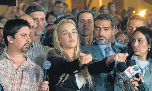  ?? FEDERICO PARRA / AFP ?? La esposa de Leopoldo López, Lilian Tintori, en la rueda de prensa en la que valoró la sentencia