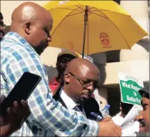  ?? PICTURE: ARTHI GOPI ?? HANDOVER: KZN health head of department, Dr Sifiso Mtshali, left, signs a memorandum handed to him by medical unions, calling for action on various problems outlined by medical personnel. On the right is Dr Mvuyisi Mzukwa, chairman of the South African...