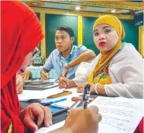  ?? CONTRIBUTE­D FOTO / ?? TRAINING. Teachers from Dagupan to Basilan in Mindanao undergo training organized by Smart for them to become DLP ambassador­s.