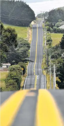  ?? PHOTO: STEPHEN JAQUIERY ?? Blackspot . . . Concerns have been raised about safety in Dunedin’s Blackhead Rd.