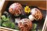  ??  ?? Steamed mushroom truffle bun